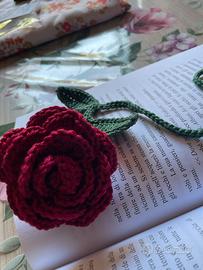 Segnalibro rosa uncinetto