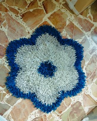 Tappeto a Forma di Fiore – Blu e Bianco Grigio