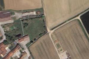 Grande Cascina con Terreno e Magazzino a Castel Go