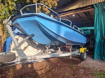 Barca trimarano in vetroresina