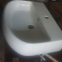 Lavabo con colonna in porcellana