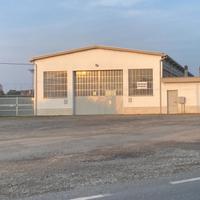 Capannone con piazzale