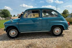 Auto Fiat 600 mod. 850