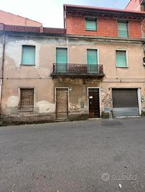 Guspini- Indipendente trilivelli da ristrutturare