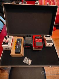 Valigetta e effetti per chitarra