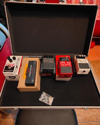 Valigetta e effetti per chitarra