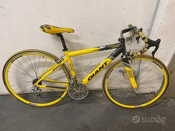Bici da corsa Giant 28 (700x23) Campagnolo
