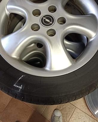 Set cerchi e gomme auto