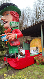 Carro allegorico Alice nel paese delle meraviglie