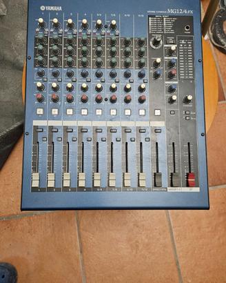 MIXER YAMAHA MG12/4 FX  12 CANALI COME NUOVO