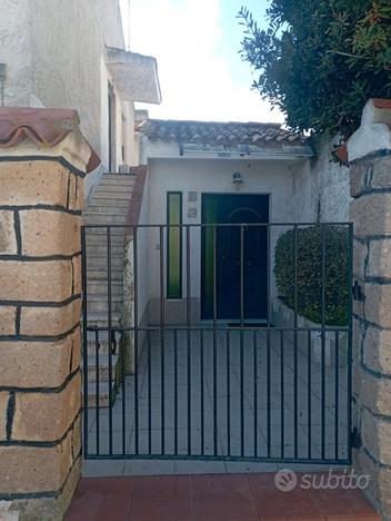 Casa con giardino e ampio garage