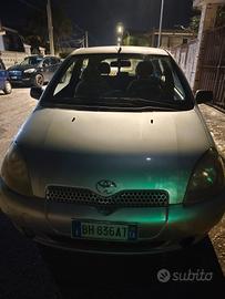 Toyota Yaris con gancio traino 