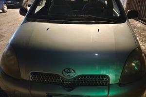 Toyota Yaris con gancio traino 