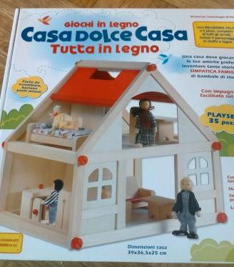 Casa dolce casa giocattolo in legno