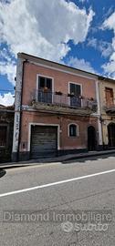 Casa singola con terrazza e cortile a Linguaglossa