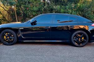 Porsche Panamera 4