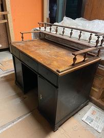 Scrivania d'epoca 