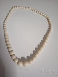 Collana vintage di perline in celluloide di resina