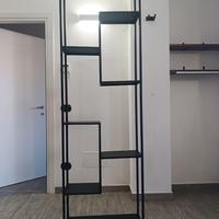 Libreria in metallo nera