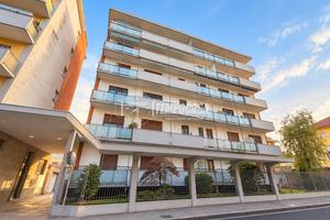 ZONA SAN MICHELE - TRE LOCALI CON STUDIO, BOX E CA