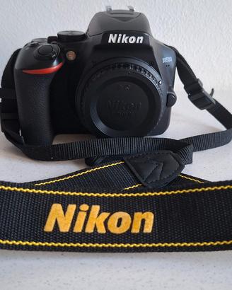 Reflex NIKON D3500 DX. Solo corpo.