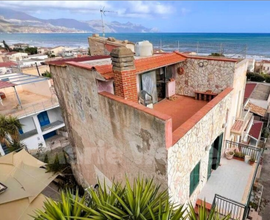 Casa indipendente con terrazzo ad Alcamo Marina