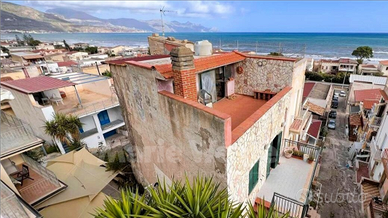 Casa indipendente con terrazzo ad Alcamo Marina