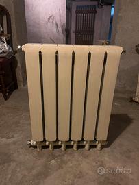 4 Termosifoni in ghisa e 2 in alluminio