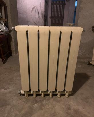 4 Termosifoni in ghisa e 2 in alluminio