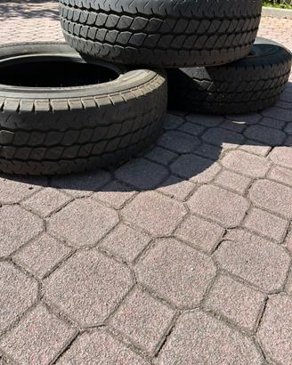 gomme yokohama 215 75 r16c