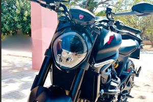 Ducati monster 937