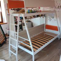 Letto a castello e comodino