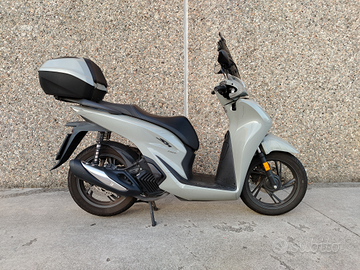 Honda SH 150 del 2024 con 8200 km
