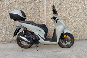 Honda SH 150 del 2024 con 8200 km