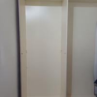 Struttura armadio con ripiani