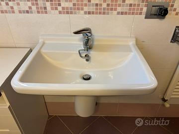 Lavandino Duravit e rubinetti Ideal Standard