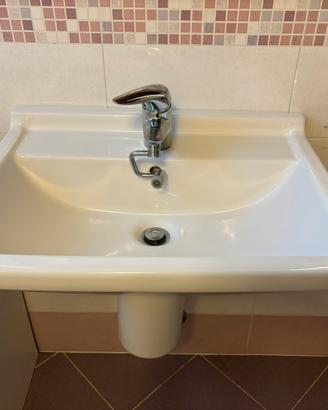 Lavandino Duravit e rubinetti Ideal Standard