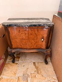 Comodini in legno con top in marmo