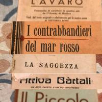 Composizione di libricini su commedie