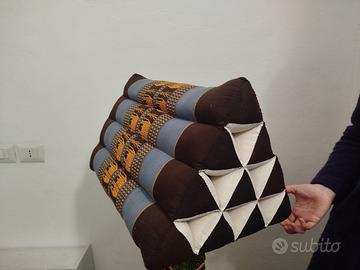 Cuscino triangolare thailandese