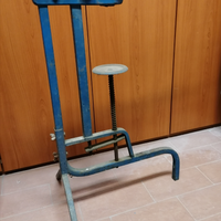 Tappatrice a leva per tappi in sughero