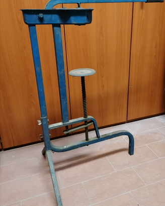 Tappatrice a leva per tappi in sughero