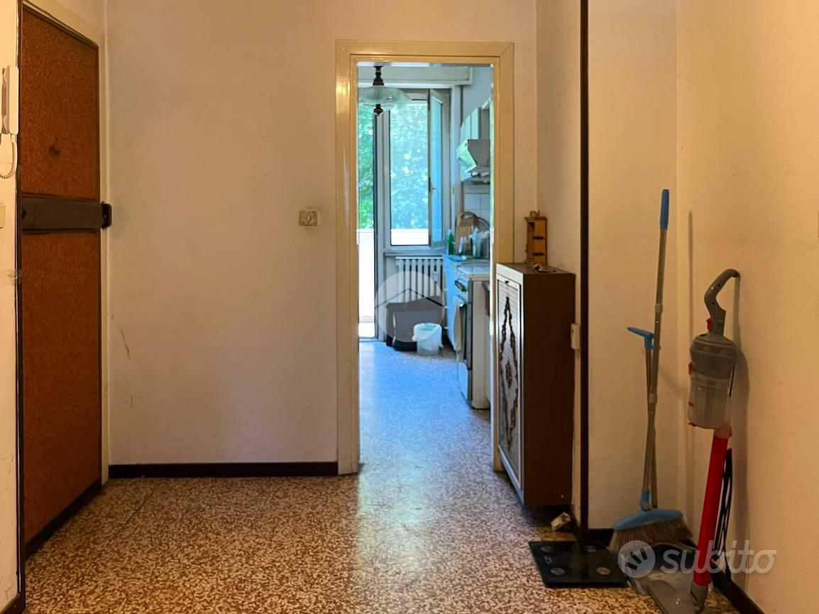 Apartment in Milano, Quartiere ALER Inganni Ponente, Municipio 6 - Altro