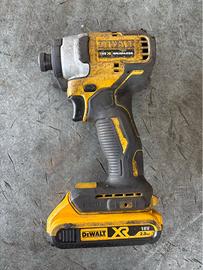 Avvitatore ad impulsi DeWalt DCF840
