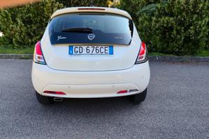 Lancia Ypsilon 1.0 firefly hybrid Gold