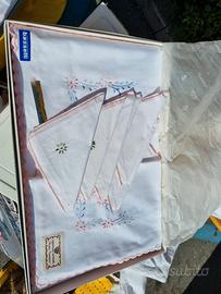 Tovaglia da 12 ricamata a mano