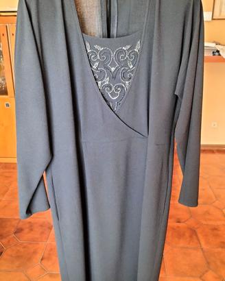 Vestito nero con RICAMO a MANO.
