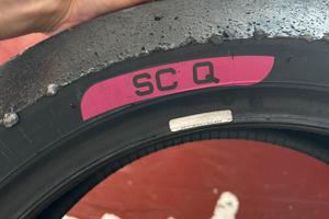 2 Pirelli SC0 SCQ