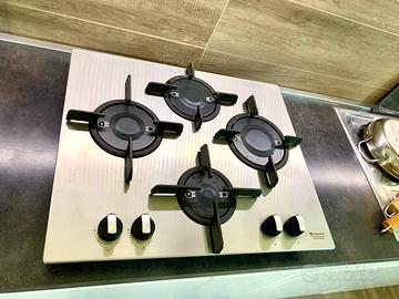 Piano cottura 4 fuochi Hotpoint a gas metano