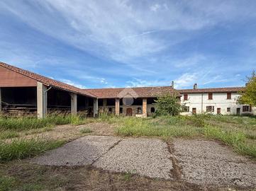 COMPLESSO A GRUMELLO CREMONESE ED UNITI